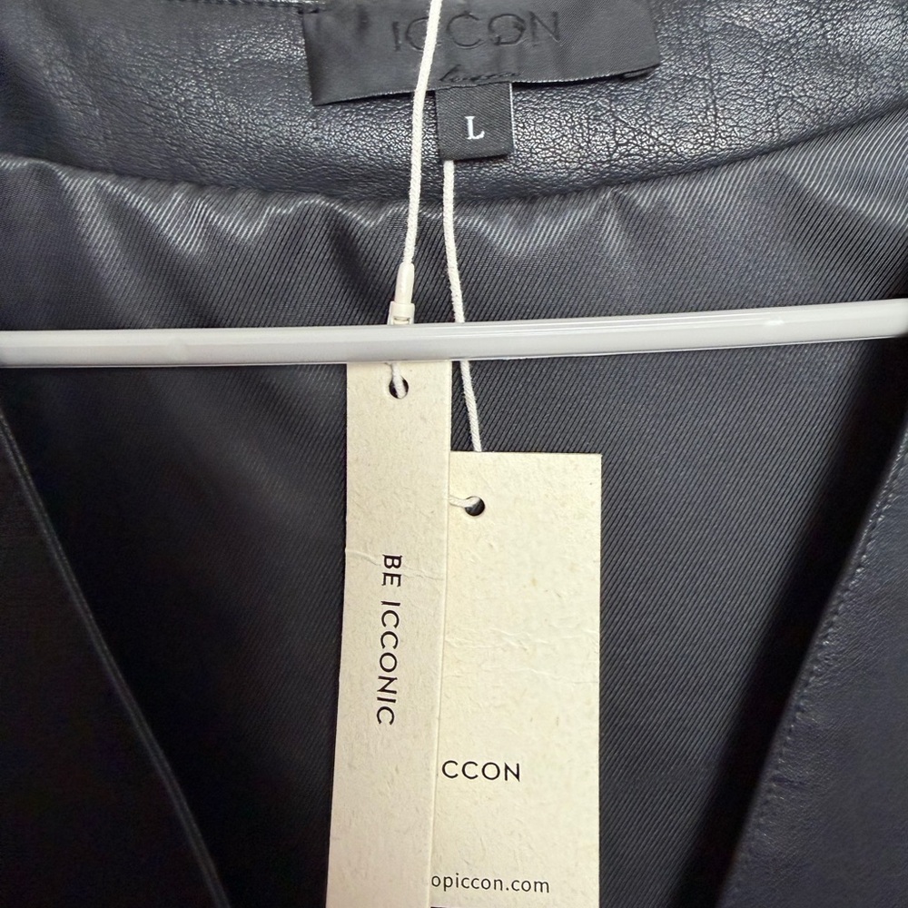Women's Black Leather Vest - Picture 3 of 3